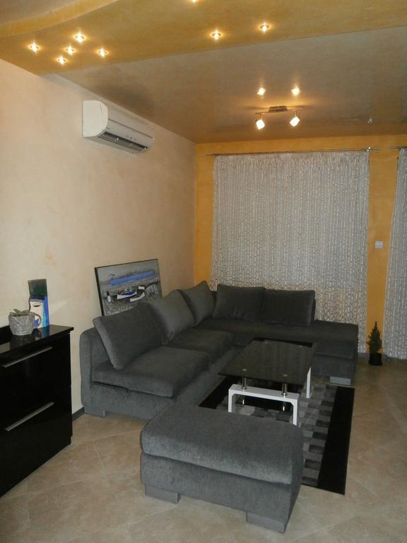 Art Apartment Kiril And Metodi Square Burgaz Oda fotoğraf